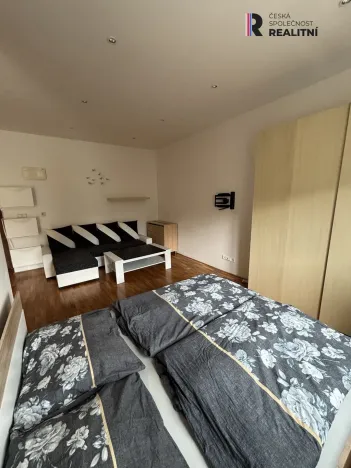 Pronájem bytu 1+kk, Praha - Nusle, Jaurisova, 35 m2
