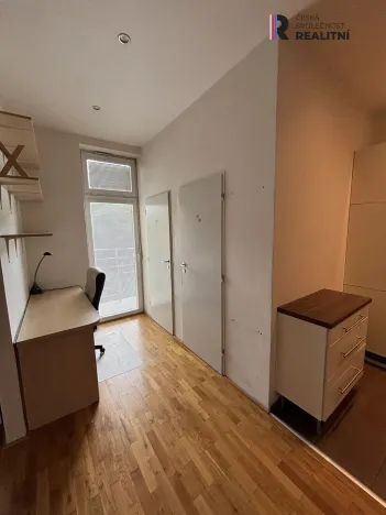Pronájem bytu 1+kk, Praha - Nusle, Jaurisova, 35 m2