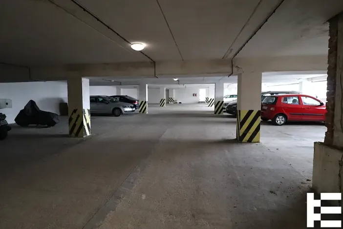 Prodej garážového stání, Praha - Modřany, K otočce, 801 m2