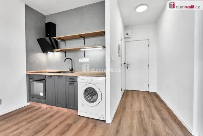 Prodej bytu 1+1, Karlovy Vary - Rybáře, Požární, 35 m2