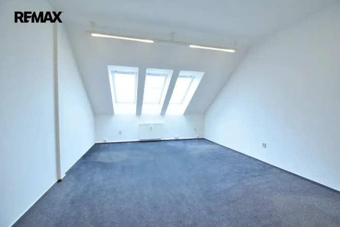 Pronájem kanceláře, Hradec Králové, Československé armády, 100 m2