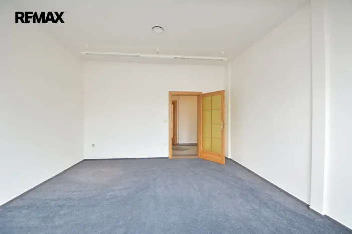Pronájem kanceláře, Hradec Králové, Československé armády, 100 m2