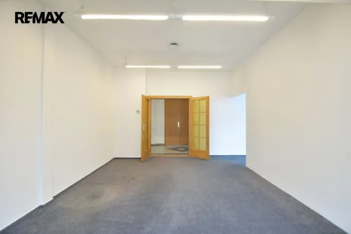 Pronájem kanceláře, Hradec Králové, Československé armády, 100 m2