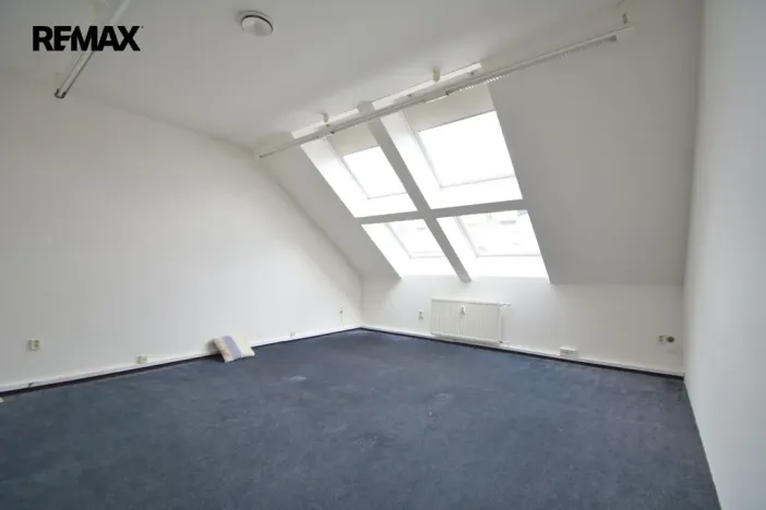 Pronájem kanceláře, Hradec Králové, Československé armády, 100 m2