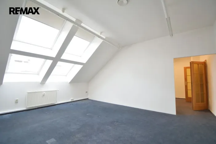 Pronájem kanceláře, Hradec Králové, Československé armády, 100 m2