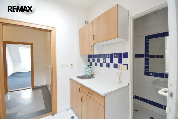 Pronájem kanceláře, Hradec Králové, Československé armády, 100 m2