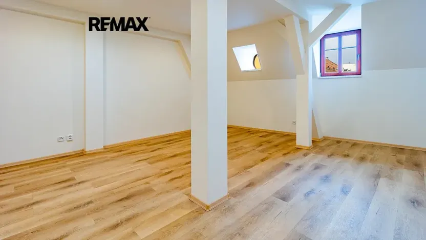 Pronájem bytu 2+1, Česká Lípa, Škroupovo náměstí, 75 m2