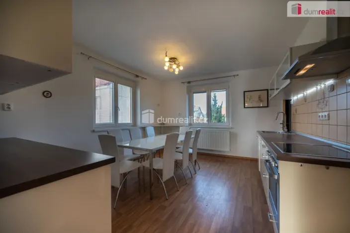 Pronájem rodinného domu, Dasný, 241 m2