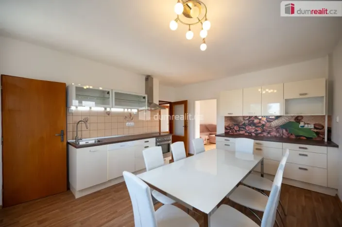 Pronájem rodinného domu, Dasný, 241 m2
