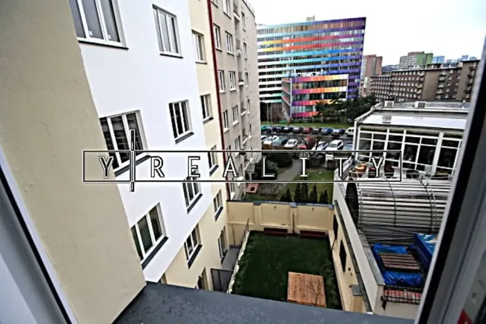 Pronájem bytu 1+kk, Praha - Vršovice, 28. pluku, 35 m2
