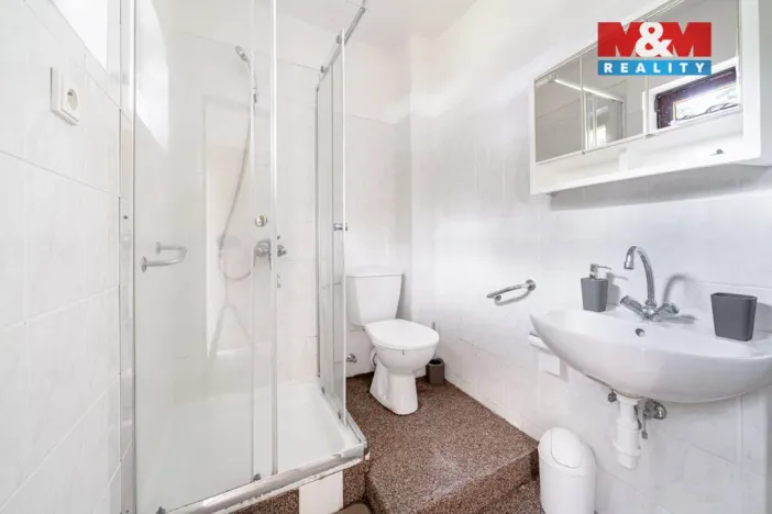 Prodej komerční nemovitosti, Nová Role - Mezirolí, 795 m2