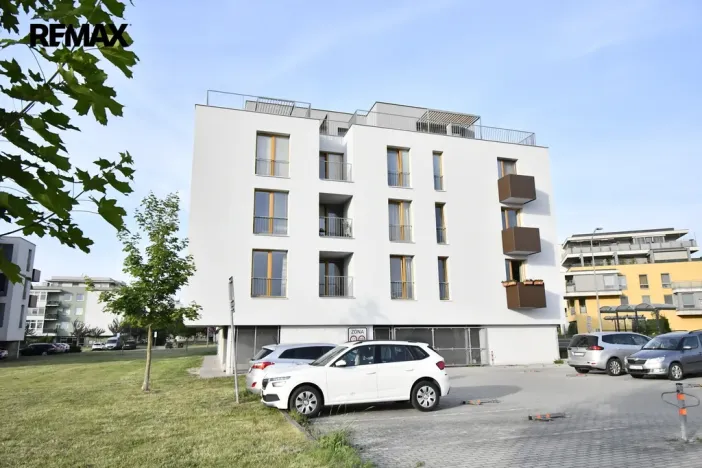 Prodej bytu 1+kk, Hradec Králové - Třebeš, Svatojánská, 33 m2