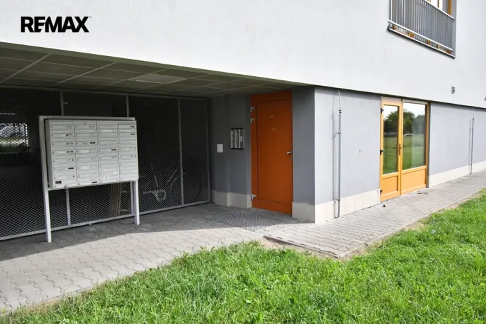Prodej bytu 1+kk, Hradec Králové - Třebeš, Svatojánská, 33 m2