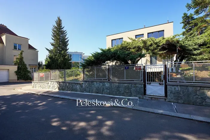 Pronájem rodinného domu, Praha - Braník, V malých domech I, 300 m2