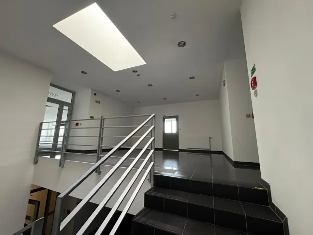Pronájem kanceláře, Praha - Letňany, Veselská, 584 m2