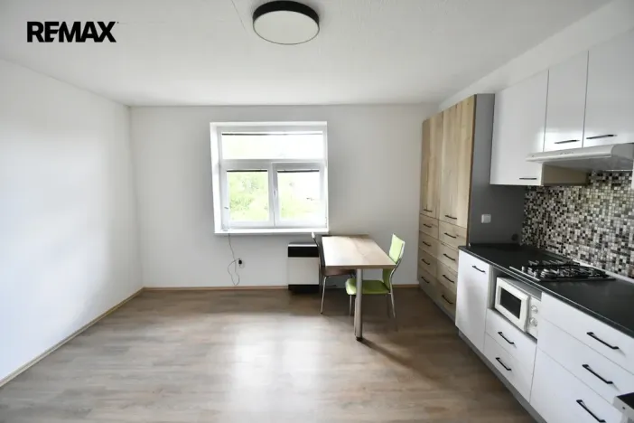Pronájem bytu 1+kk, Hradec Králové - Pražské Předměstí, Jiřího Purkyně, 21 m2