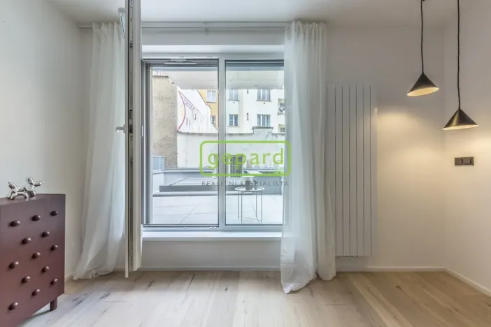 Pronájem bytu 1+kk, Praha, Krymská, 24 m2