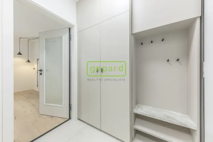Pronájem bytu 1+kk, Praha, Krymská, 24 m2