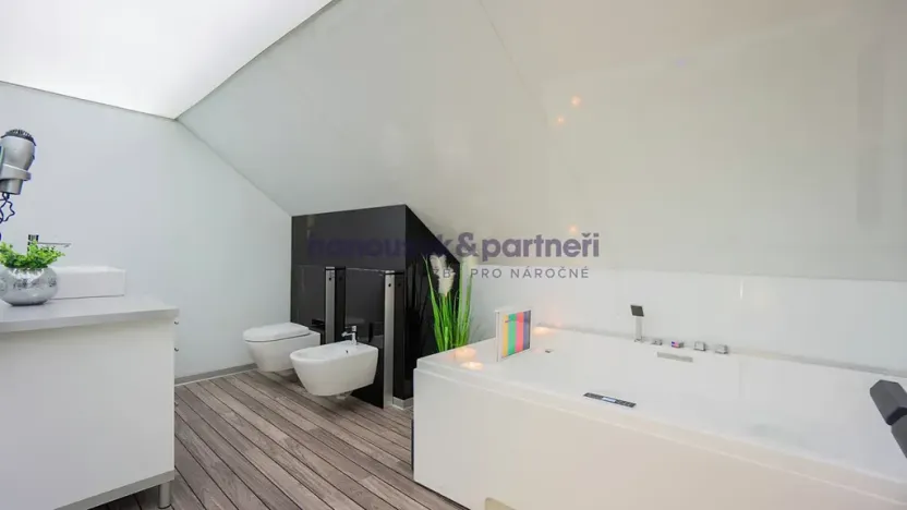 Prodej vily, Mezouň, 306 m2