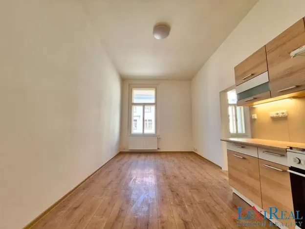Pronájem bytu 2+kk, Praha - Nusle, Bělehradská, 35 m2