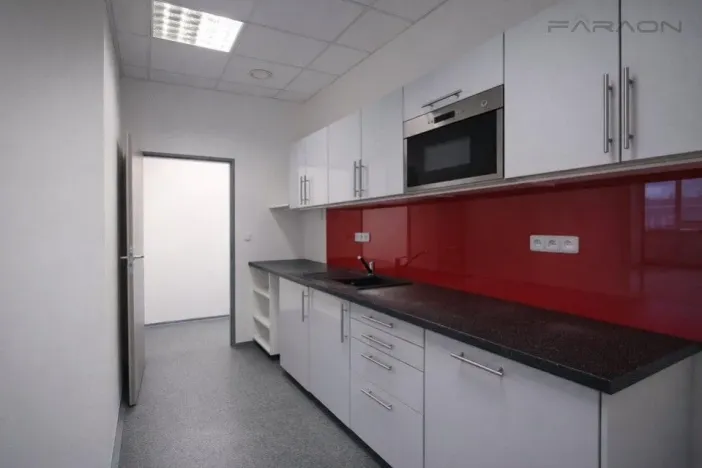 Pronájem kanceláře, Praha - Libeň, Lihovarská, 368 m2