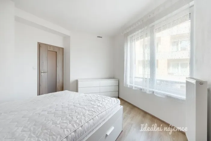 Pronájem bytu 2+kk, Praha - Vršovice, Petrohradská, 60 m2