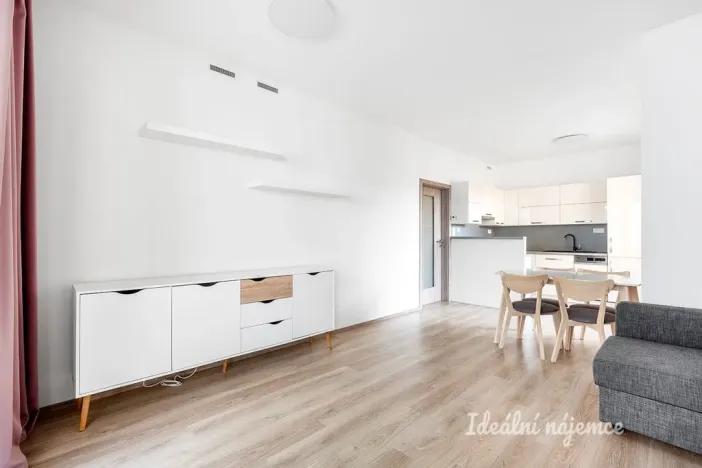 Pronájem bytu 2+kk, Praha - Vršovice, Petrohradská, 60 m2