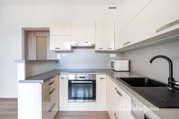 Pronájem bytu 2+kk, Praha - Vršovice, Petrohradská, 60 m2