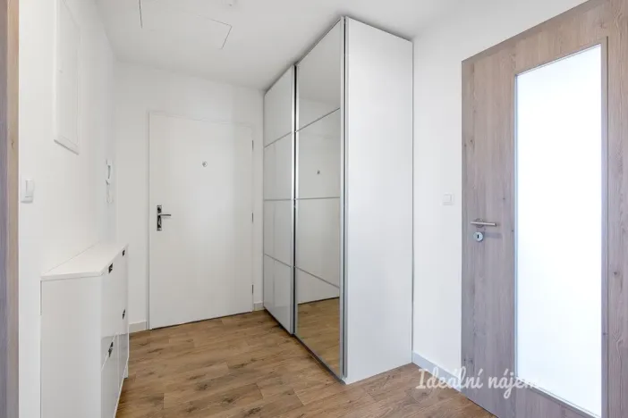 Pronájem bytu 2+kk, Praha - Vršovice, Petrohradská, 60 m2