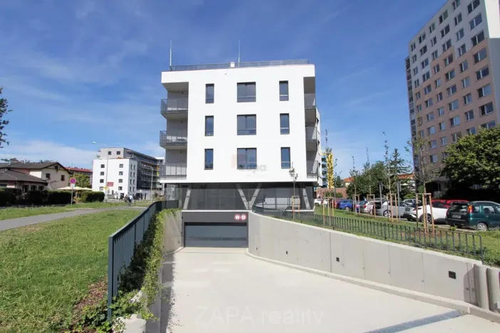 Pronájem garážového stání, Praha - Horní Měcholupy, Milánská, 21 m2