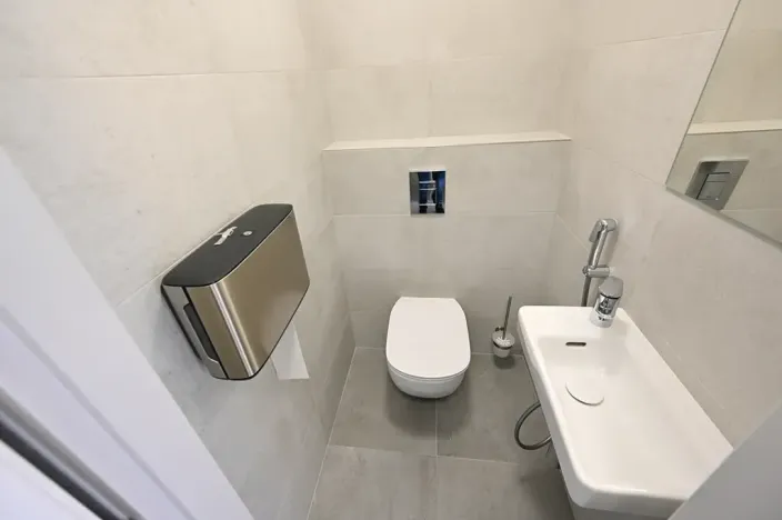 Pronájem kanceláře, Praha - Prosek, Litvínovská, 282 m2