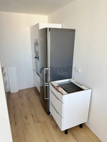 Pronájem bytu 2+kk, Praha, Kurzova, 46 m2