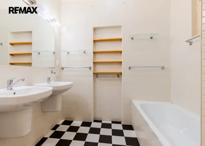 Prodej bytu 2+1, Praha - Bubeneč, náměstí Interbrigády, 95 m2