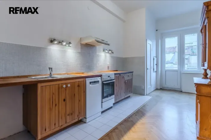 Prodej bytu 2+1, Praha - Bubeneč, náměstí Interbrigády, 95 m2