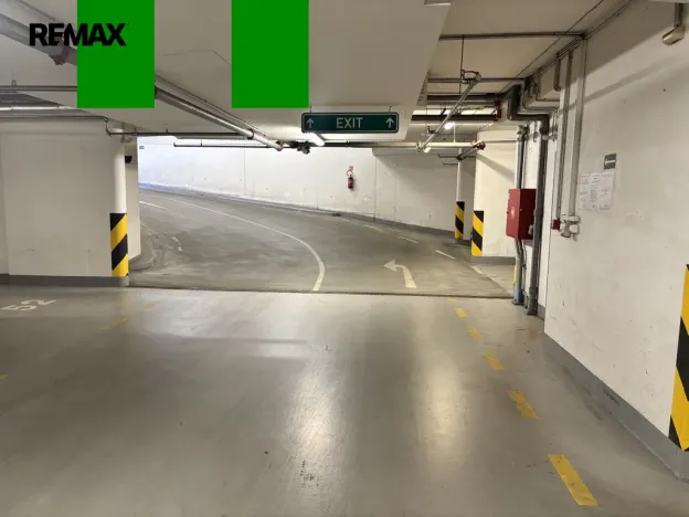 Pronájem garážového stání, Praha - Libeň, Vojenova, 15 m2