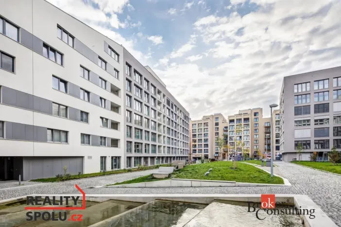 Pronájem bytu 4+kk, Praha - Karlín, U Mlýnského kanálu, 87 m2