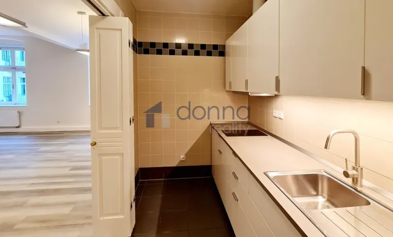 Pronájem kanceláře, Praha, Václavské náměstí, 310 m2
