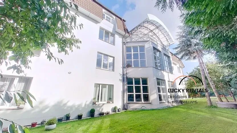 Pronájem bytu 1+kk, Průhonice, U Křížku, 20 m2