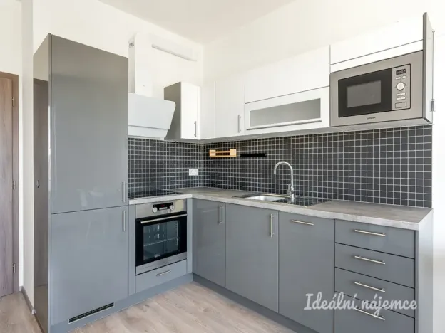 Pronájem bytu 1+kk, Praha - Čakovice, Bermanova, 33 m2