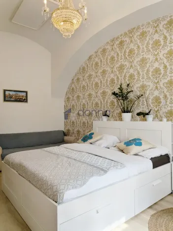 Pronájem bytu 1+1, Praha, Prvního pluku, 48 m2