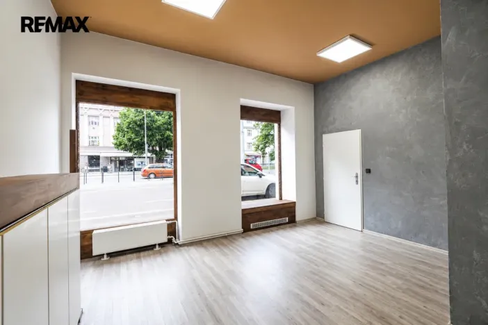 Pronájem obchodního prostoru, Hradec Králové, třída Karla IV., 121 m2