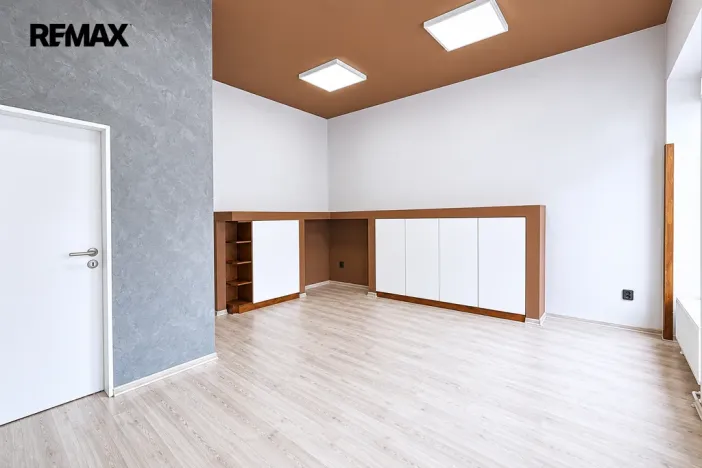 Pronájem obchodního prostoru, Hradec Králové, třída Karla IV., 121 m2