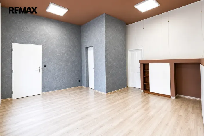 Pronájem obchodního prostoru, Hradec Králové, třída Karla IV., 121 m2