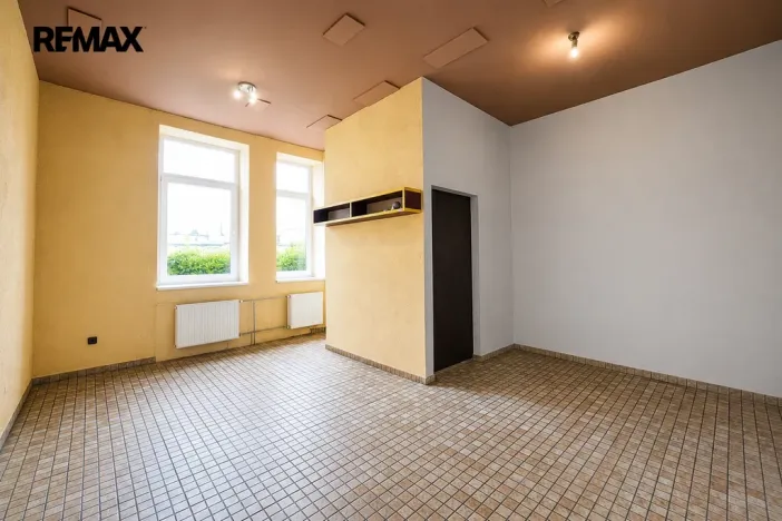 Pronájem obchodního prostoru, Hradec Králové, třída Karla IV., 121 m2