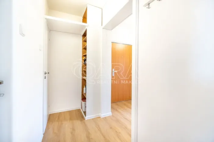 Pronájem bytu 3+1, Praha - Kobylisy, Famfulíkova, 67 m2