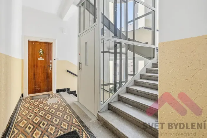 Pronájem bytu 2+1, Praha - Holešovice, U smaltovny, 74 m2