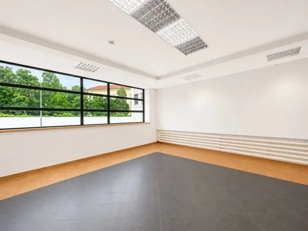Pronájem obchodního prostoru, Kralupy nad Vltavou, Palackého nám., 135 m2