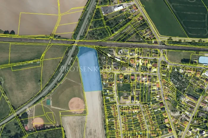 Prodej komerčního pozemku, Pardubice, 11061 m2