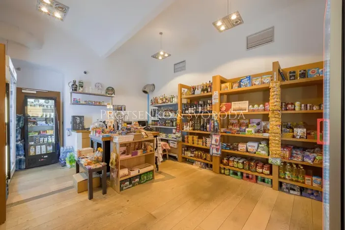 Pronájem obchodního prostoru, Praha - Nové Město, Tyršova, 32 m2