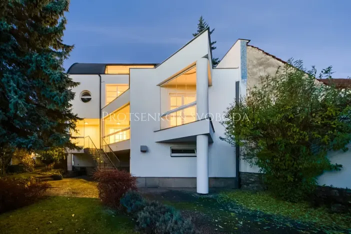 Prodej vily, Křižanov, Benešovo náměstí, 530 m2